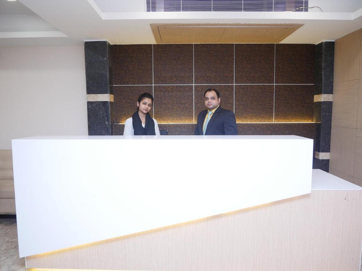 Variety Inn Патна Экстерьер фото