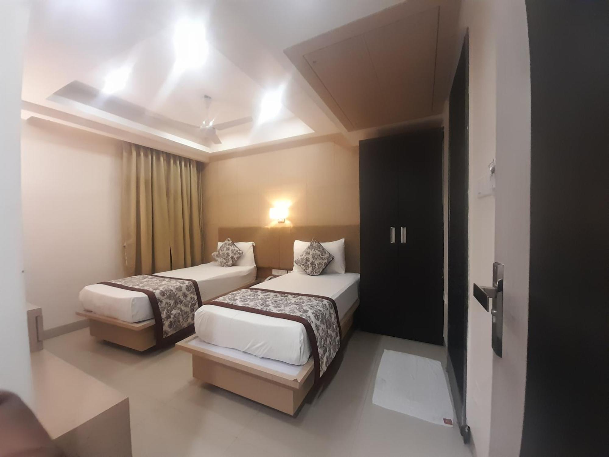 Variety Inn Патна Экстерьер фото