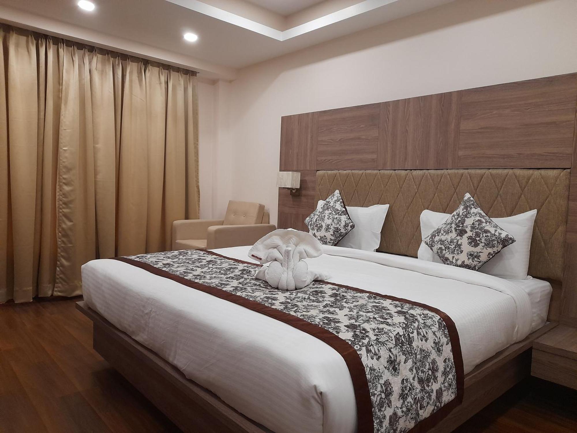 Variety Inn Патна Экстерьер фото