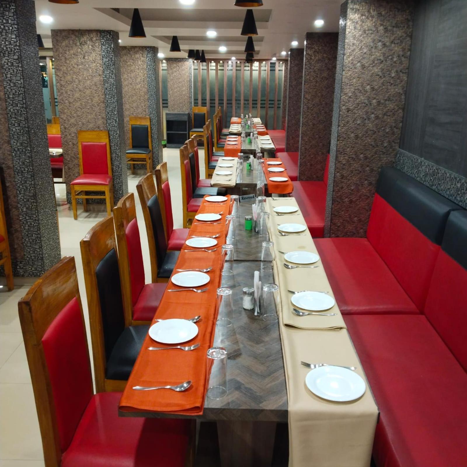 Variety Inn Патна Экстерьер фото