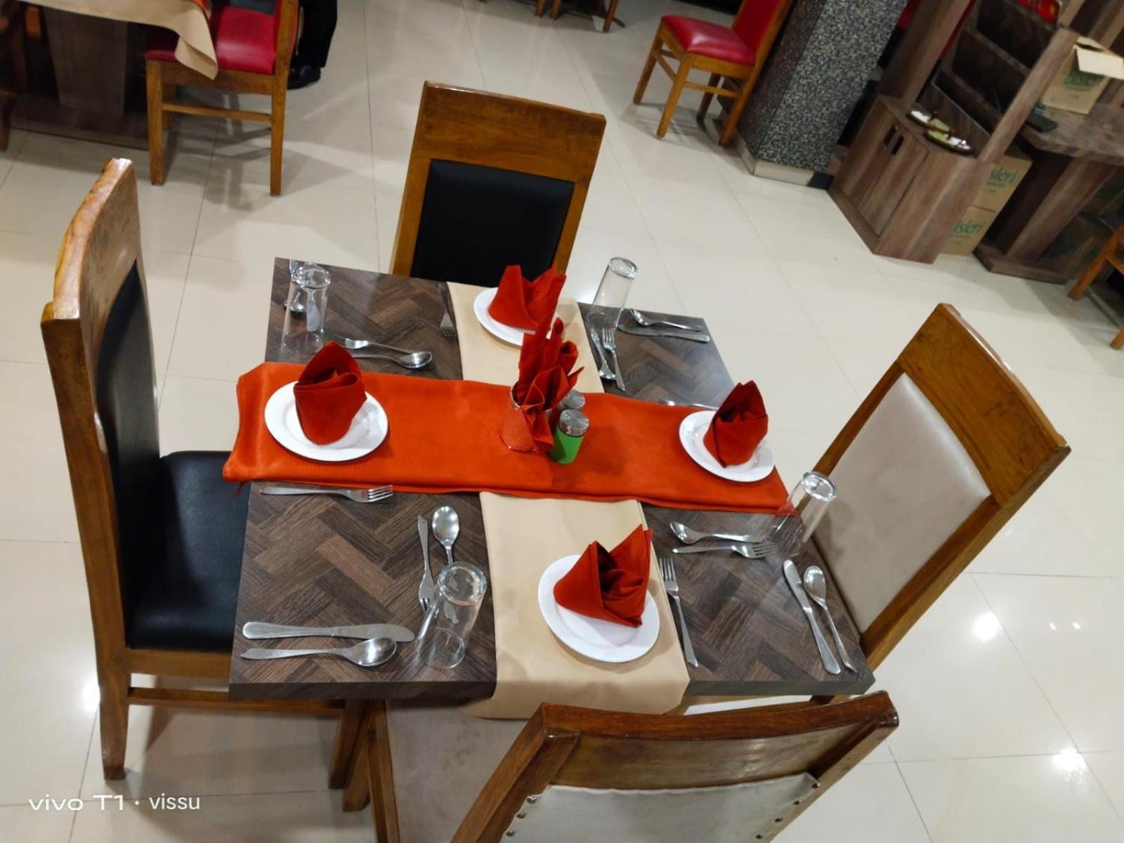 Variety Inn Патна Экстерьер фото