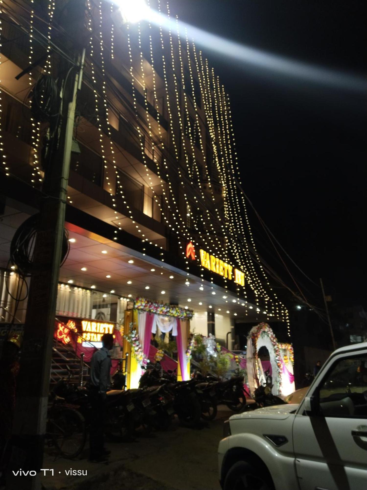 Variety Inn Патна Экстерьер фото