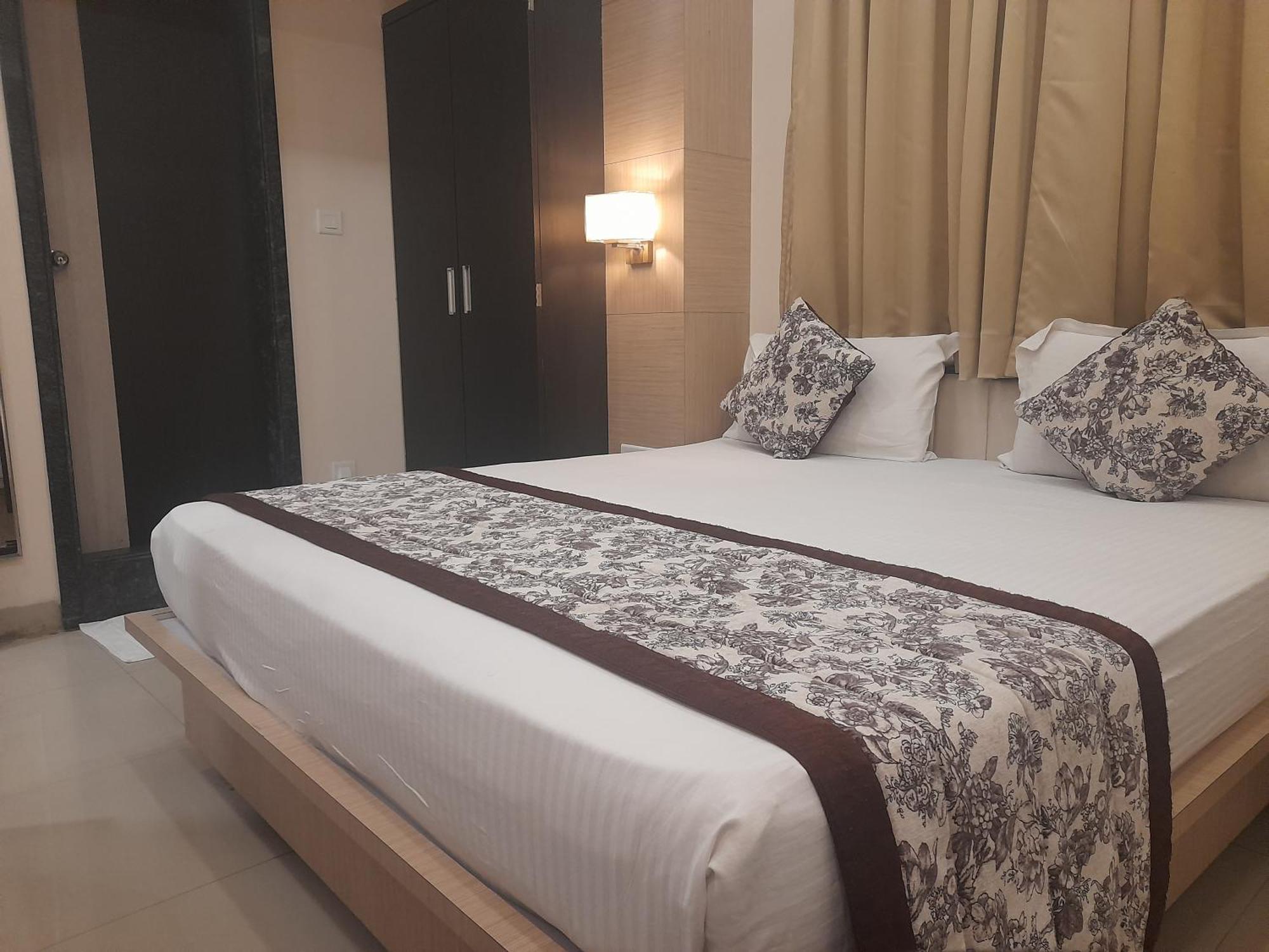 Variety Inn Патна Экстерьер фото