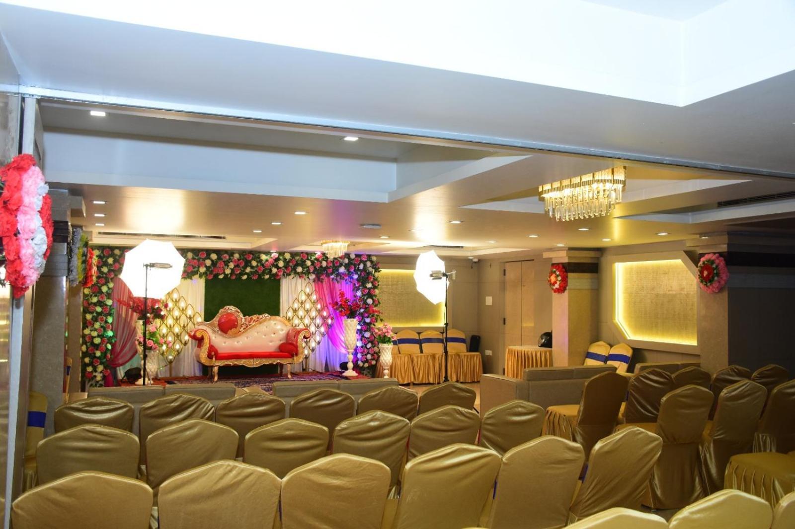 Variety Inn Патна Экстерьер фото