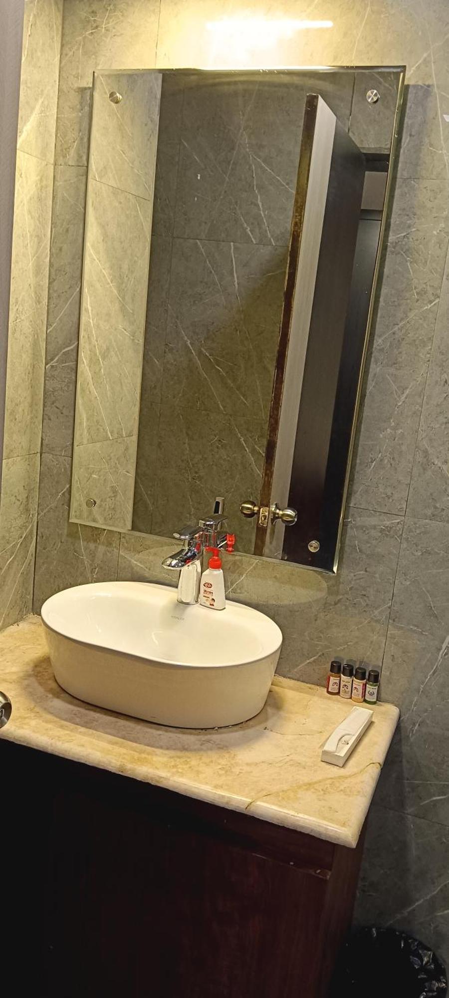 Variety Inn Патна Экстерьер фото
