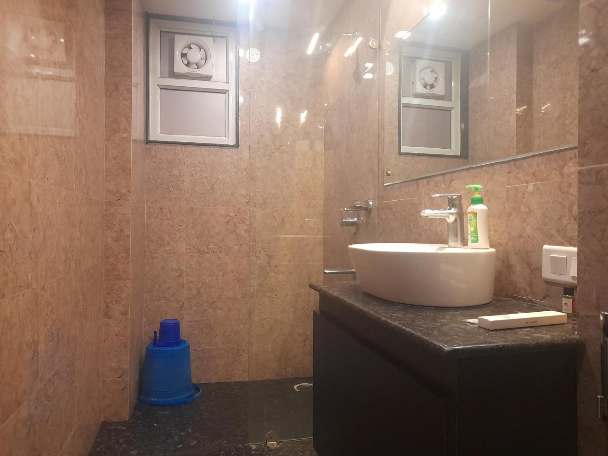 Variety Inn Патна Номер фото